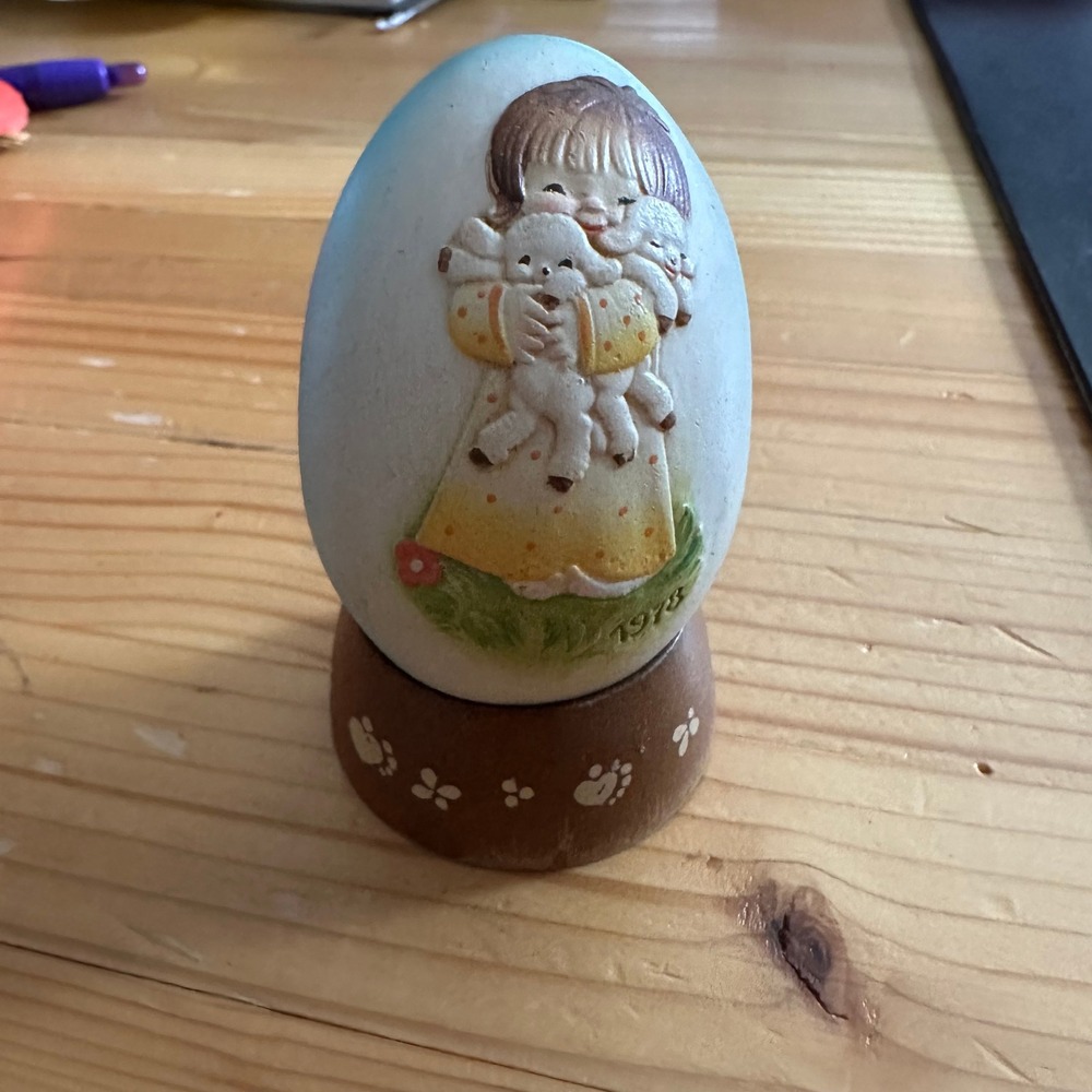 Vintage 1978 Ferrandiz Anri Italy Decorative Egg Girl with Lambs Wood Base 3in